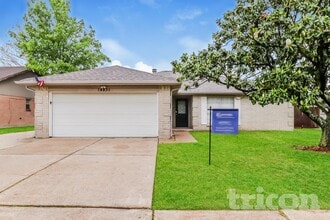 Building Photo - 14831 Waterside Dr