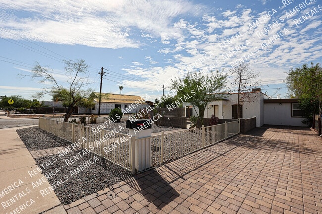 Foto del edificio - 2047 E Virginia Ave
