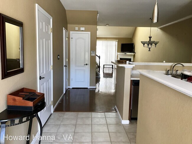 Building Photo - 3 br, 2.5 bath House - 904 Canterwood Court