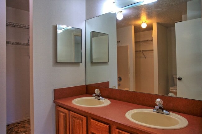 Building Photo - Single family home in Winter Park! Availab...