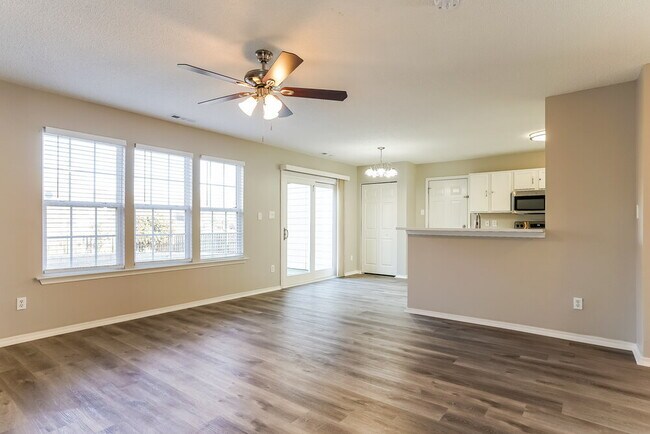 Building Photo - 6333 Saybrooke Dr