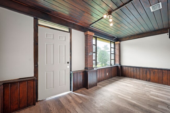 Foto del edificio - 1025 W 25th St