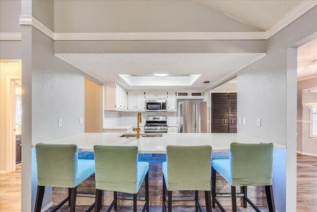 Building Photo - 905 Brookhollow Dr