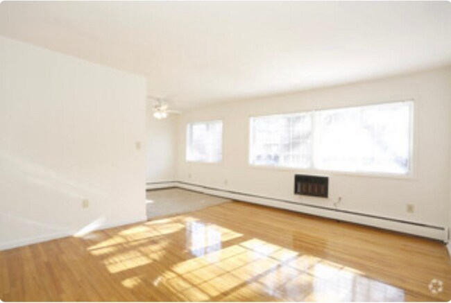 Building Photo - 222 Sullivan Way