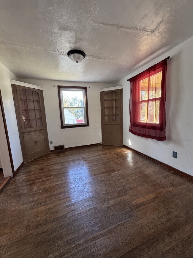 Building Photo - 1226 Cloverfield Dr