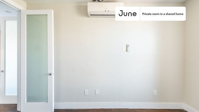 Building Photo - Room in Shared 4 bed/2 bath home