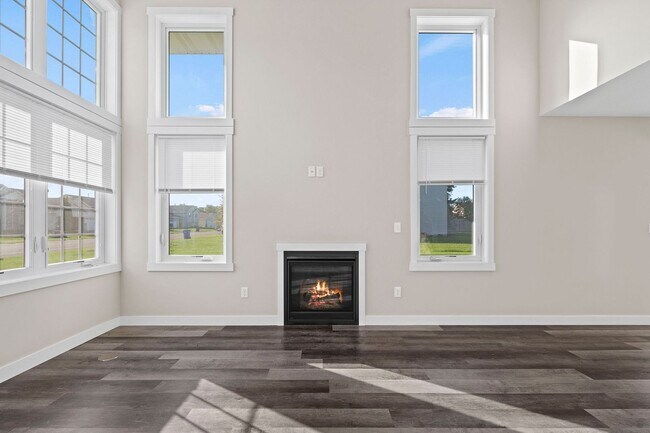 Foto del edificio - Beautiful 3 Bed 1.5 Bath Somerset Townhouse