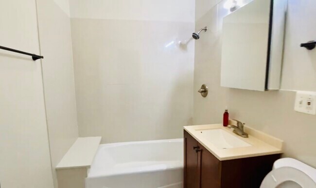 Foto del edificio - 2640 W Haddon Ave