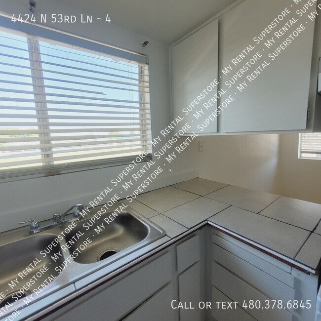 Building Photo - 4424 N 53rd Ln