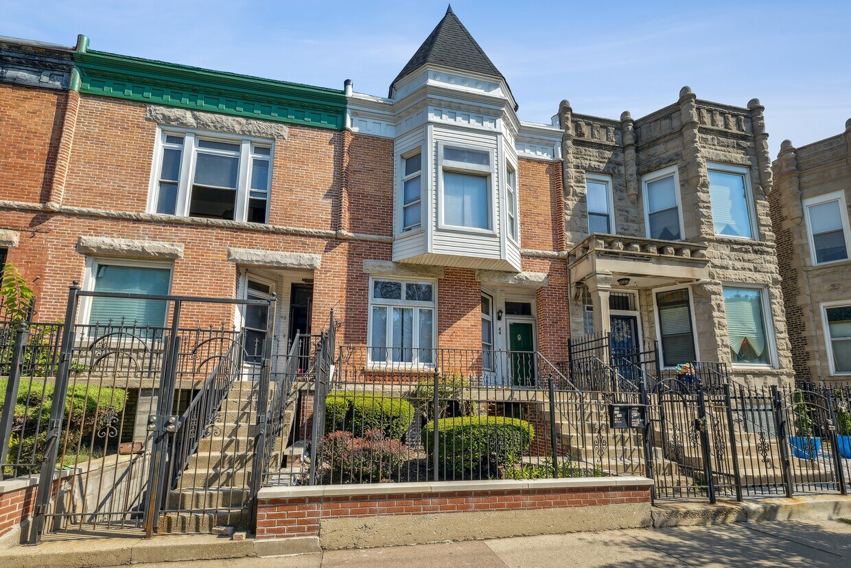Primary Photo - 44 W Garfield Blvd