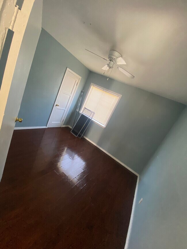 Bedroom - 1820 W 108th St