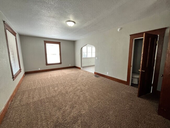 Building Photo - 3320 Broadway- Beautiful Four Bedroom Home!