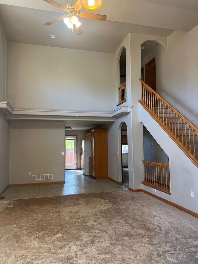 Building Photo - Large 3 bed 2.5 ba Duplex In West Loveland