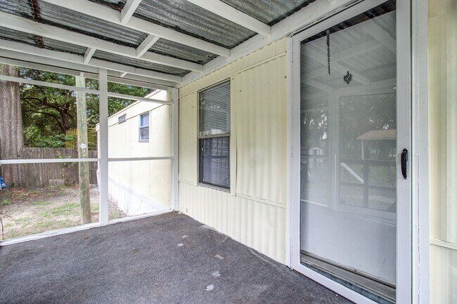 Foto del edificio - 2619 Warm Ave