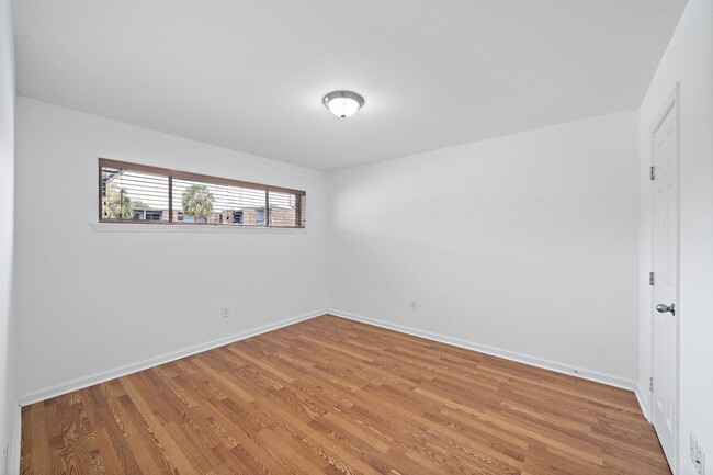 Building Photo - 100 Market St