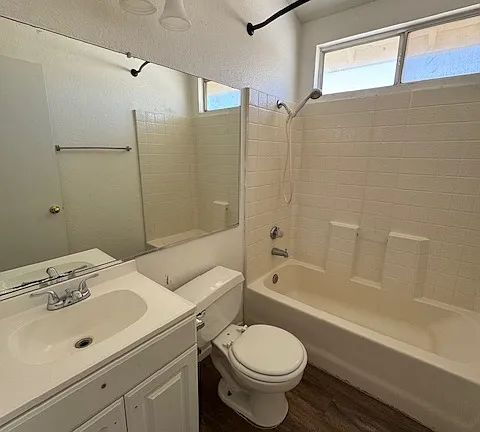 Foto del edificio - 4 BED/3BATH House in New Adelanto for Rent