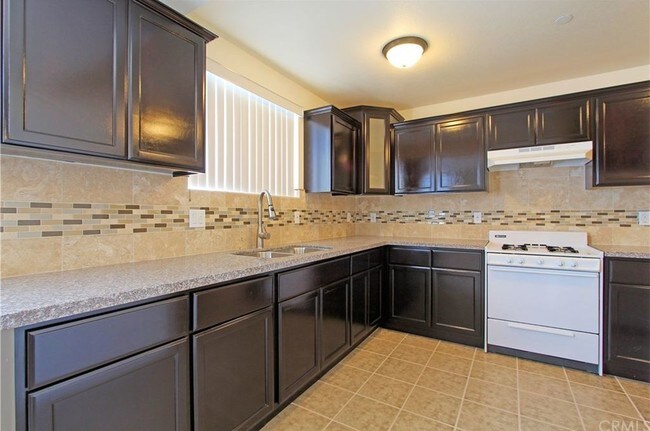 Foto del edificio - 343 E 37th St