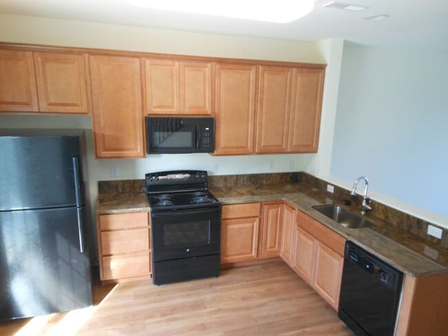 Building Photo - Affordable luxury and comfort.