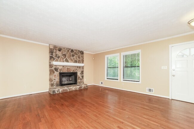 Foto del edificio - 4027 Evelyn Dr