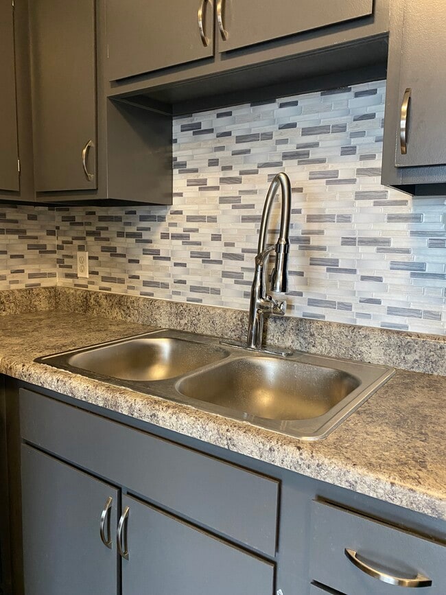 kitchen - 2622 W Willowlake Dr