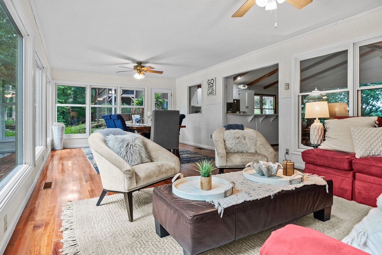 Foto principal - 723 Shorewood Cir