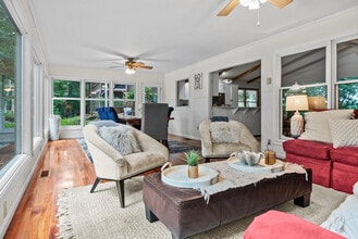 Building Photo - 723 Shorewood Cir