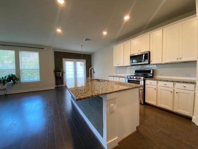 Foto del edificio - 7409 Merrick Ln