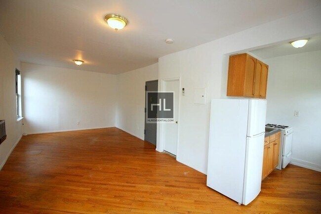 Building Photo - Sunny Studio in Prime East Harlem