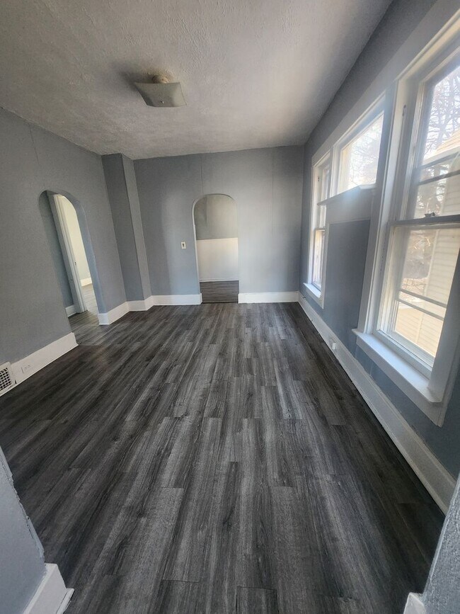 Foto del edificio - Upper 2 bedroom unit