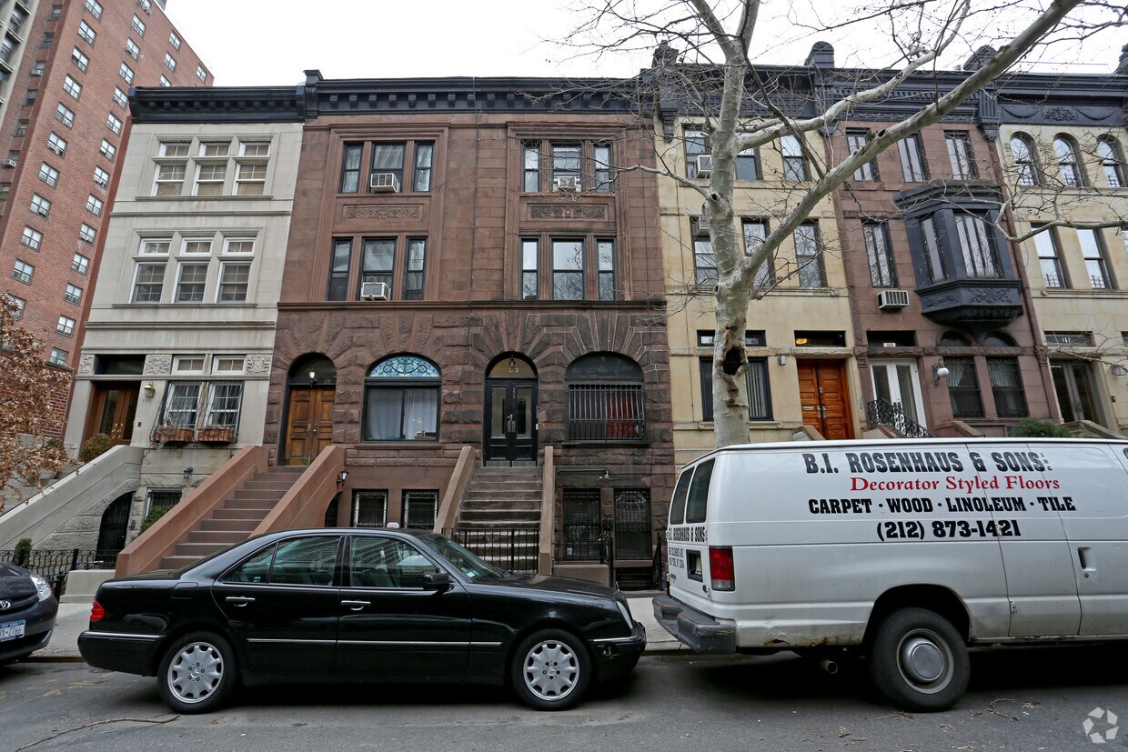 Building Photo - 173 W 88th St