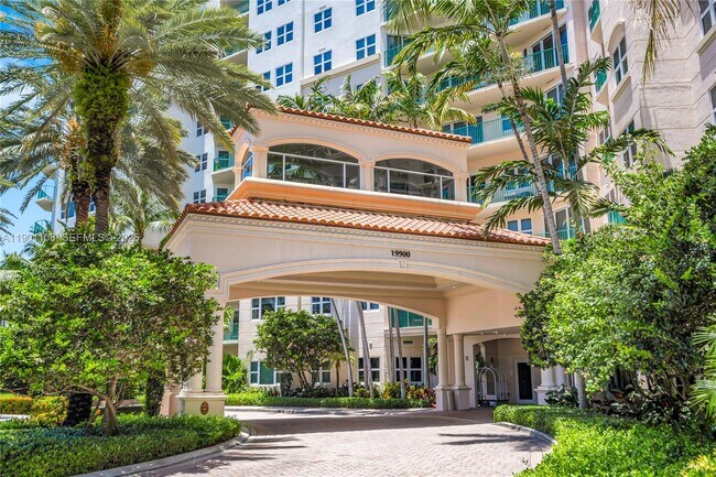 Foto del edificio - 19900 E Country Club Dr