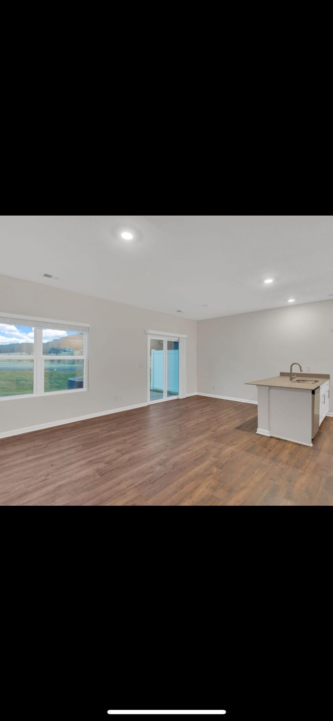 Building Photo - 530 Vogt Dr
