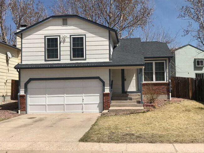 Building Photo - Spacious Tri-Level 3-Bedroom Home with Bonus Den | Briargate