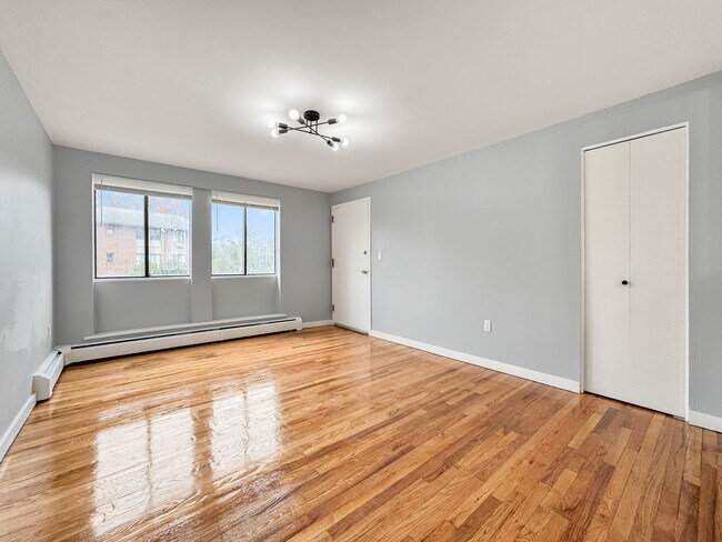 Foto del edificio - 30 Henderson Dr