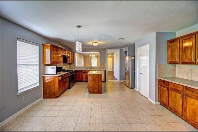 Building Photo - 21402 Doral Rose Ln