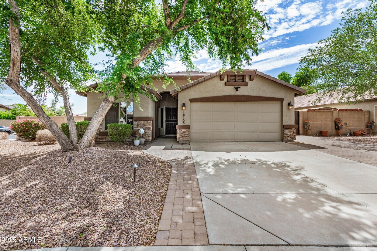 Foto principal - 16165 W Mauna Loa Ln