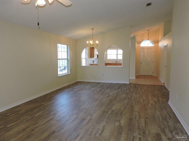 Building Photo - 2513 Gulf Breeze Ave