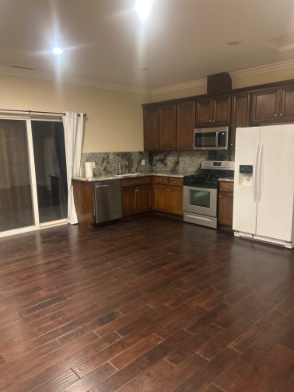 Foto del edificio - 4893 Leeds St