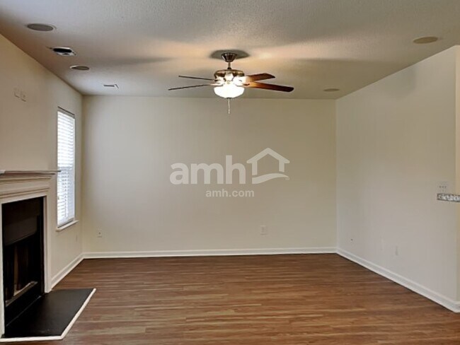 Foto del edificio - 520 Dogwood Creek Pl