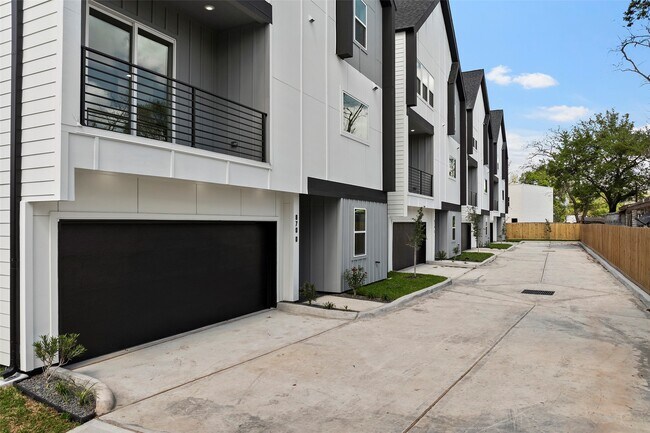 Foto del edificio - 870 W Little York Rd