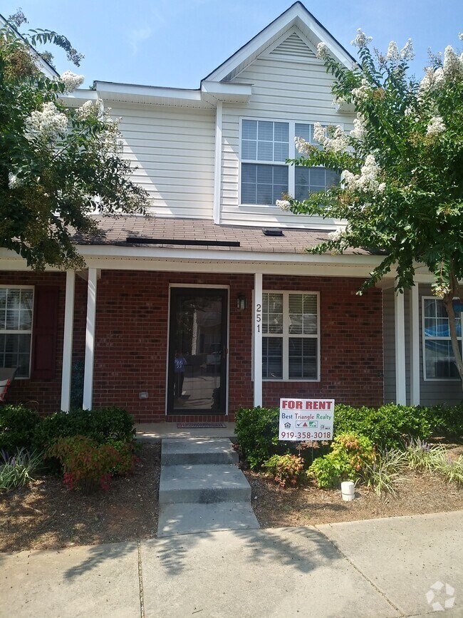 Bridford Downs Apartments for Rent with Washer & Dryer Greensboro, NC