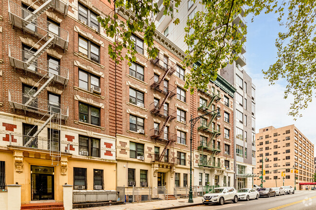Building Photo - 250 Manhattan Ave