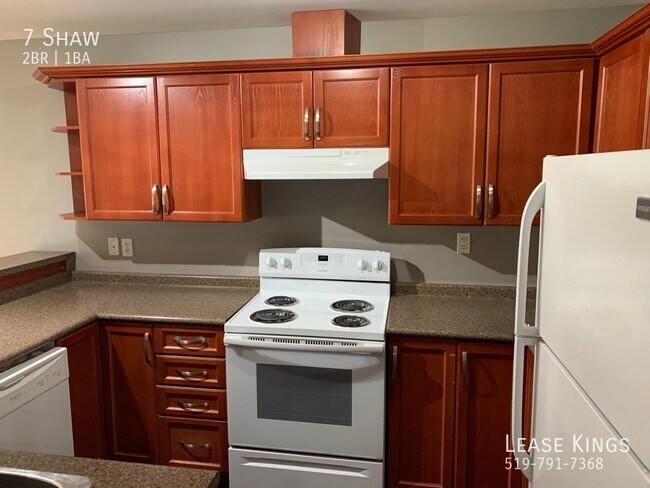 Photo du bâtiment - Beautiful Semi Ranch With Attached Garage ...