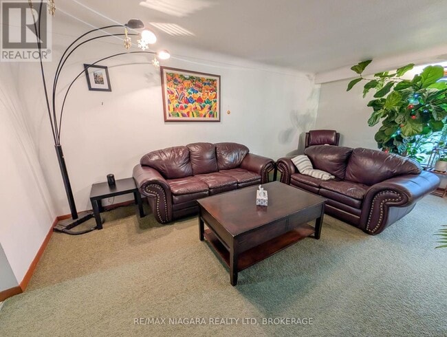 Photo du bâtiment - 4171 Fernwood Crescent