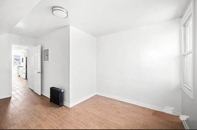Foto del edificio - 589 E 2nd St