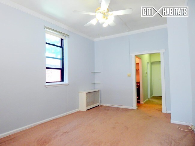 Building Photo - 220 E 87th St