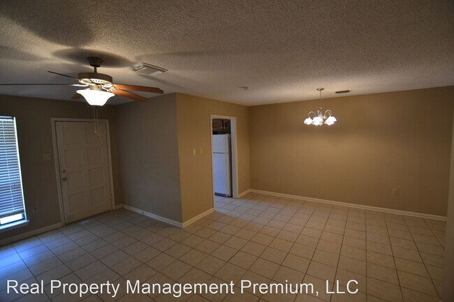 Building Photo - 3 br, 2 bath House - 1105 Willow Creek Dr