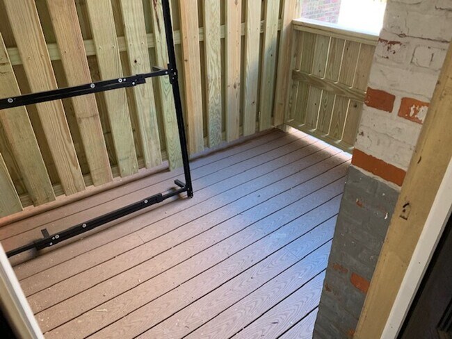 Building Photo - 2 Bed Available NOW(2/25/26)