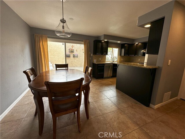 Foto del edificio - 18598 Creek