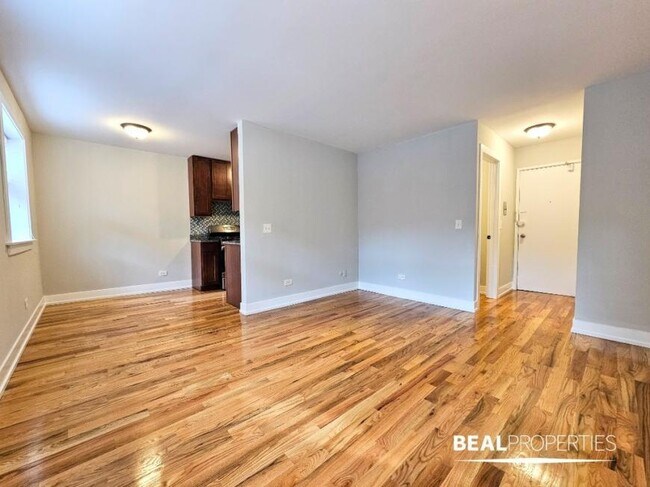 Building Photo - 0 bedroom in CHICAGO IL 60657